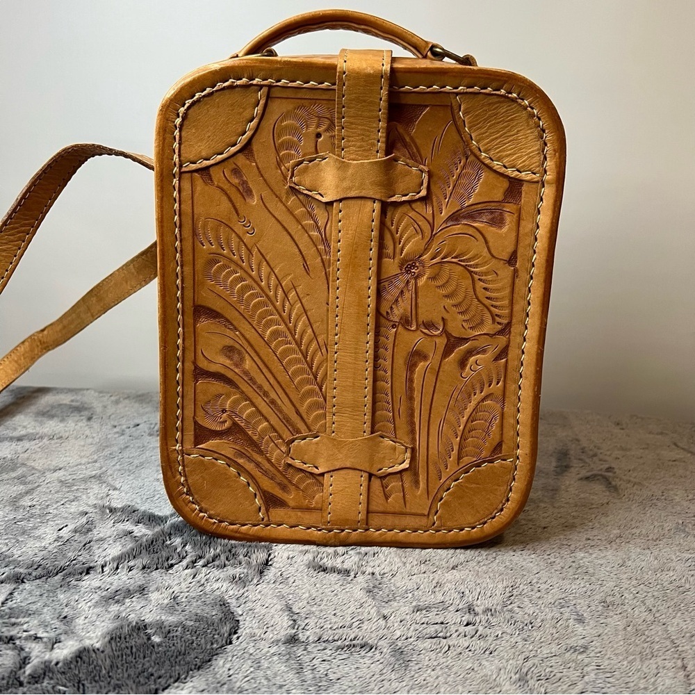 Vintage Leather Hand tooled Floral Design Purse - Picture 2 of 7